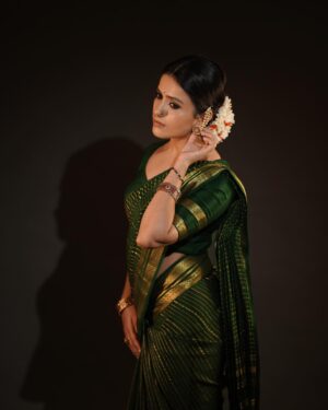 Thanuja Puttaswamy Instagram - Have a blessed Gowri Habba 🌼
.
.
.
.
.
.
.
.
.
.
.

#traditional 
#festival 
#mood 
#happy 
#love 
#saree 
#instagram 
#instagood 
#fashion
#thanujaputtaswamy 
#thanujagowda 
#thanuja