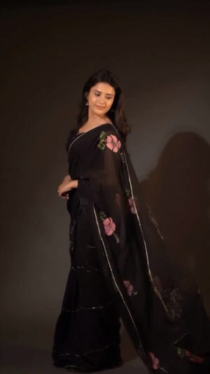Thanuja Puttaswamy Instagram - 🌺✨
.
.
.
.
.
.
.
.
.
.
.
.
.
.
.
#love 
#saree 
#positivevibes 
#instagram 
#instagood 
#instamood