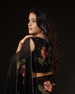 Thanuja Puttaswamy Instagram - Take time to do what makes your soul happy.🌟
.
.
.
.
.
.
.
.
.
.
.
.
.
.
.
.
.
.
.

Saree; @aarushireddylabel 🌺
💄; @_.rishi._makeup_artist._ 🤍
hairstyle @sml_bridal_mekeovers 🤍
Picture ; @rollingcaptures 🤍

#love 
#instagram 
#instagood