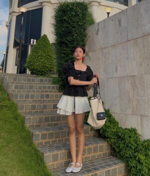Thitiya Jirapornsilp Instagram - Vacay 🛋️📓🧶🍯

#CHANELMakeup #CHANELBeauty
