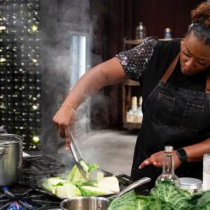 Tiffany Derry Instagram - Did yall see this episode on #bobbystriplethreat last week?? I have many thoughts as I’m sure you could see it on my face😂.
What you think??
By the way none of my thoughts are on @ayakaguido she was excellent❤️
Next episode Tuesday on @foodnetwork @streamonmax @bobbyflay @chefbrookew @mvoltaggio