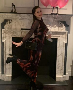 Tina Barrett Instagram - Thank you so much for all your lovely  #birthday wishes love you all 🩷🙌🥂✨💋 #birthdaygirl 💋🩷