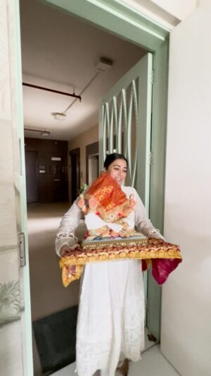 Tina Datta Instagram - My Ganu Bappa is finally home after two years…it’s like reconnecting with an old friend who brings love, peace, and boundless happiness into our lives. This is not just a festival but a reunion with the divine as his presence brings a sense of peace and happiness that only he can provide✨ 
Ganpati Bappa Morya 🙏🏻
.
.
#ganpatibappamorya #bappa #ganubappa #ganpati #festival #indianfestivals #reels #tinadatta