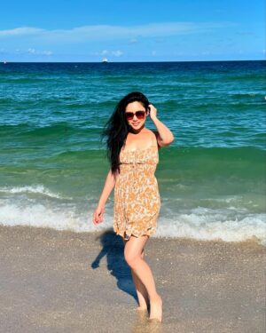 Tina Guo Instagram - Fort Lauderdale is a city on Florida’s southeastern coast, known for its beaches and boating canals. ☀️ Beautiful day off exploring with the girls before we perform at Hard Rock Live in Davie tomorrow night! 🎶 

@hanszimmerlive #hanszimmerlive