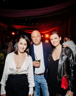 Tina Kandelaki Instagram - Давайте честно, говорить о том, что вы лучшие, можно, только когда этому есть реальные подтверждения. 

Вчера на нашем вечере с @tnt_online ни у кого не было сомнений, что пальма первенства по модности — у нас. Да не только по модности, мы первые во всем. Наши друзья, блогеры, рекламодатели — это не просто компания для хорошего вечера, но и наши герои. Они показывают свой профессионализм на своих площадках, а мы поддерживаем их на своих.

Долгое время было принято ориентироваться на западные аналоги. Но сейчас мы доказываем, что это была большая ошибка. Ведь то количество талантливых людей, которые есть в нашей индустрии, способны делать абсолютно конкурентный продукт. 

Вчера мы были в кругу людей, которые готовы расширять границы и показывать свою крутость🔥