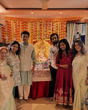 Tina Philip Instagram - As we bid farewell to Ganpatti Bappa, my heart is filled with gratitude and joy. The last 10 days have been a whirlwind of devotion, love and celebration. I love this festival as it brings us together as a community, strengthening bonds and creating memories that will last a lifetime.
.
Bye Bye Bappa 😊 pudhchya varshi lavkarya 💫