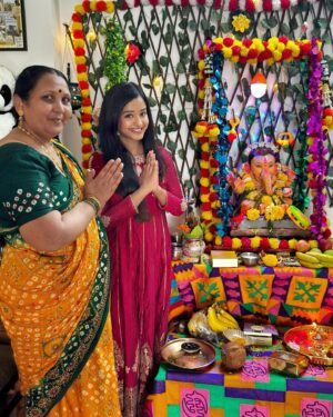 Tina Philip Instagram - As we bid farewell to Ganpatti Bappa, my heart is filled with gratitude and joy. The last 10 days have been a whirlwind of devotion, love and celebration. I love this festival as it brings us together as a community, strengthening bonds and creating memories that will last a lifetime.
.
Bye Bye Bappa 😊 pudhchya varshi lavkarya 💫