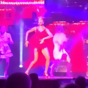 Tina Ruland Instagram - Gestern Abend große Premiere der neuen Show "A tribute to Josephine Baker" 
im @wintergartenberlin 🥳
Wie immer ein Feuerwerk an sensationeller Artistik und Performern, die herausragend sind. 
Oder einfach gesagt: mega Abend in Berlin mit Freunden ❤️
Klickt euch gerne durch einen kleinen Auszug des Abends durch😘
.
#hauptstadtliebe #Hauptstadt #berlin #abendmitfreunden #partytime #Varieté #Wintergarten #premiere #Feuerwerk