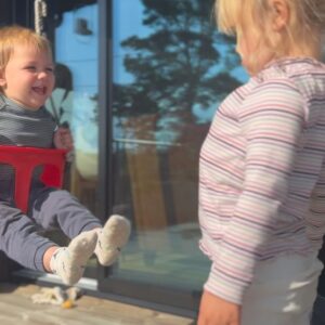 Tiril Sjåstad Christiansen Instagram - Livets første soppsmørbrød 🍄‍🟫 sol 🌞 bursdagsfeiring av godgutten 🥳 og masse kvalitetstid med gode venner og familie 🙏🏼 Balsam for sjela etter et par uker med mye jobb og sykdom på hele gjengen..