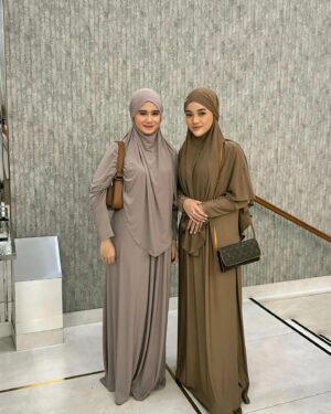 Tissa Biani Azzahra Instagram - wearing a new khimar set by @vanillahijab 🩷