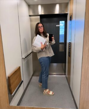 Titti Schultz Instagram - Mot studion! 
Minns inte ens att jag haft semester. Vardag är ändå mitt bästa.
♥️