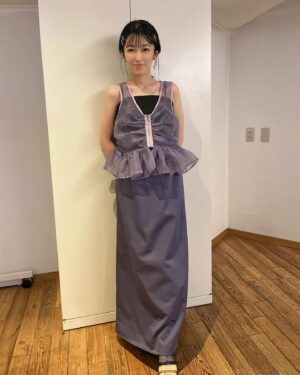 Tomoyo Kurosawa Instagram - 『劇場版モノノ怪 唐傘』第3回目の舞台挨拶は甲斐田裕子さん、ゆかなさんとご一緒させていただきました☔️

劇場さんの愛が爆発してくださっていて、ロビーがモノノ怪一色！
すごく嬉しかったです。
エレベーターのドアにはアサとカメが並んでいて、こんなこともできるのかと感動してしまいました。すごい…ありがたいです…
何から何までモノノ怪を堪能できる空間ですので、ぜひ何度でも、いろんな映画館で劇場版モノノ怪、お楽しみいただけたら嬉しいです！

#モノノ怪 #劇場版モノノ怪 

・・・・・・・・・・・・・・

stylist @sueyoshi_kumiko 
hair make @sasa_maki_sasa 

ワンピース @marte_vintage 
@sahara_japon 
イヤリング/ネックレス/ブレス @33amenous 
リング @warmth.tokyo