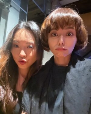 Tong Wang Instagram - 豬哥瞳 正式出道😂
在張芸京老師的演唱會

又哭又笑的美好夜晚
繼續一起陪伴，一起勇敢走下去💪🏻

格子套裝 @y1korea 
#張芸京 #我想對你說 #張芸京河岸留言2024 
#我陪你 #讓我照顧你 

謝謝舒華幫我吹頭髮🤣真的效果滿分💯
@driven_joann