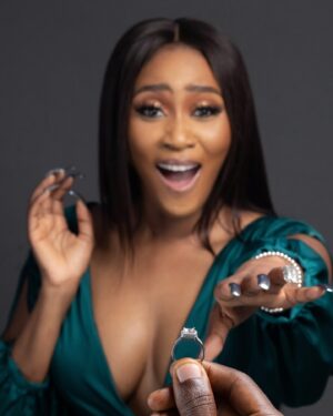 Toni Tones Instagram - Can someone just give my girl Tammy a ring? A @bozdiamonds ring that won’t eat her flesh 🤷🏽‍♀️

Someone said ‘Tammy of the domestic life’ 😂

Are her dreams valid? 

If you haven’t watched LAST YEAR SINGLE on Netflix, you are missing the most beautiful series in Netflix right now 🔥💝

For my grown and sexy besties 💯