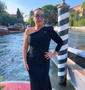 Triona McCarthy Instagram - As the Venice Film Festival takes centre stage right now, my insta is feed is full of fabulous photos & I'm transported back to all the glamour, fun & excitement of past moments with @armanibeauty 🎬✨ #nostalgicvibes
