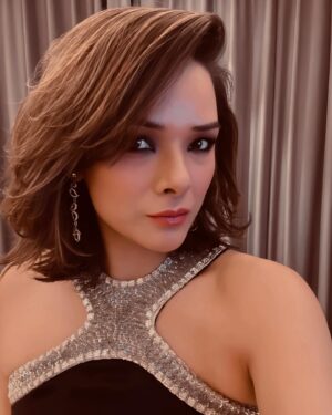 Udita Goswami Instagram - Sometimes, only sometimes it’s fun to dress up. 🖤