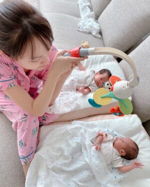 Ungsumalynn Sirapatsakmetha Instagram - ช่วงนี้แม่นั่งตกปลาทุกเช้าเลย😄 #ลิกก้าโรร่า #TummyTime