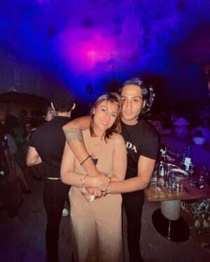 Urvashi Dholakia Instagram - Hasdi Rehni ae @urvashidholakia ❤️🧿