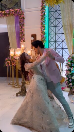 Urvashi Pardeshi Instagram - Just like a fairy tale 😍♥️
.
Prithiviiiiii ✨
Shot by @rupali___thapa ♥️
.
#reel #dancereels #love