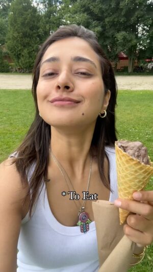 Vaani Sood Instagram - Sabh  chalta hai, I am on a #holiday 🤪 
.
.
{ Travel, NYC , Toronto, Canada, Food Summer Vacation } 
.
.
#travel #torontolife #nyc 
Places I ate - @rasushinyc #farmicecream @organikaperuvianrestaurant the best avocado toast @baskinrobins_ @arabica.ca  coffee @magnoliabakery @lacantinadelpueblo best prawn tacos #airportlife @fuwafuwapancakes bestest Japanese pancakes I had 🫶🏻