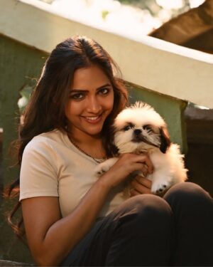 Vaishali Raj Instagram - There is nothing truer in this world than the love of a dog🤍