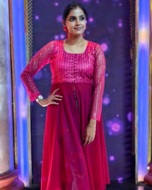 Vaishali Thaniga Instagram - Pink vibe 🌸💖 
did you watch our performance today in mr & Mrs chinnathirai ? Comment below 👇🏻 about parking episode 

Outfit @chitras_fashion_studio 🫰🏻
Makeup #myself 🫰🏻