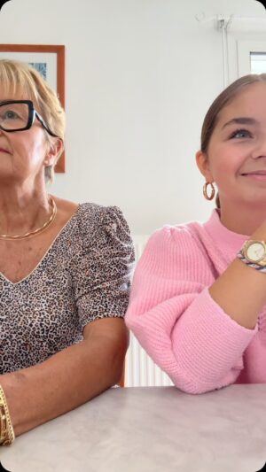 Valentina Tronel Instagram - Ils sont trop mimis mais pourquoi je jette des regards malicieux à la caméra comme ça svp