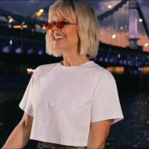 Valeriya Instagram - Это лето я совсем не заметила—много работала ( концерты, большая студийная работа) бесконечно куда-то перелетала. Но и немного отдохнуть, побыть с семьёй тоже получилось.  Запомню его ярким и очень продуктивным. ☀️☀️☀️❤️❤️❤️ #летовернись