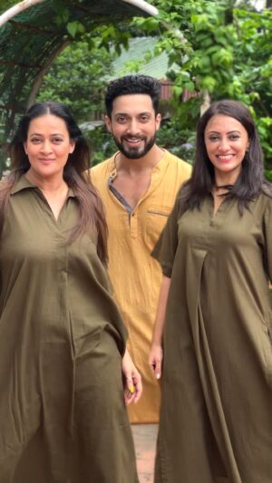 Vandana Lalwani Instagram - Full filmy ✨ 💃🏻🕺🏻💃🏻
•
•
#salmanshaikh #jaswirkaur #vandanalalwani #meremehboobmeresanam #badnewz #shahrukhkhan #srk #vickykaushal #adityakapoor #jhanak #mishri #indianactor #actorslife🎬 
Outfits by @unidraa
