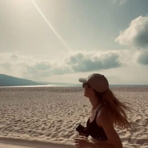 Vanesa Romero Instagram - Me encanta 🏃‍♀️ por la playa… 
#vanesaromero #recordandomomentos