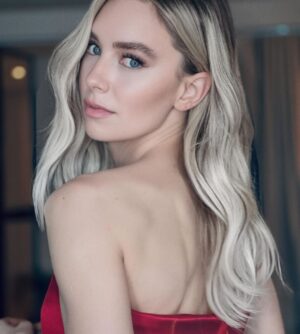 Vanessa Kirby Instagram - Thank you @prada