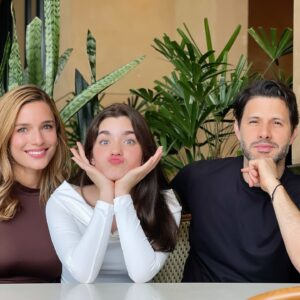 Vanessa Silva Sperka Instagram - Mi princesa hermosa, feliz cumpleaños!
Te amo con todo mi corazón y solo quiero que sigas siendo feliz e iluminando la vida de todos con tu sonrisa.
Eres una niña increíble y muy especial, llena de virtudes y sobretodo de amor, me haces muy feliz✨💕
Somos muy afortunados de tenerte, y yo soy muy afortunada de que Dios te haya puesto en mi camino para acompañarnos siempre🙏🏻 Que Dios te bendiga mi amor🎊