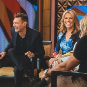 Vanna White Instagram - Always great being back in NY🗽 Be sure to tune in to the premiere TONIGHT!