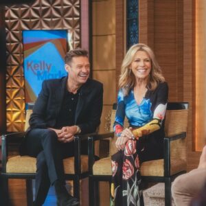 Vanna White Instagram - Always great being back in NY🗽 Be sure to tune in to the premiere TONIGHT!