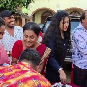 Varsha Priyadarshini Instagram - Birthday celebration of veteran actor @arabinda_sarangi_jeje  at Boby au Baby set😇