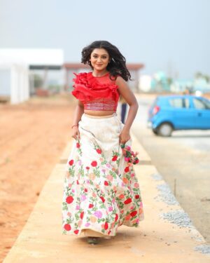 Varshini Suresh Instagram - 🦋

#explore #viral #varshinisuresh #trending #love #newpost #explorepage #outdoor #photography #fashion #happy #vijaytv #neenaankaadhal #instagood #instalike #instagram