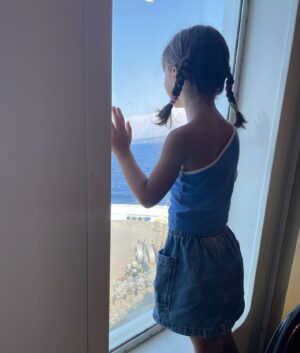 Vasiliki Andritsou Instagram - Καμάρι μου.. οι διακοπές τελείωσαν.. οι ωραίες στιγμές συνεχίζονται…♥️🩵💙💜🩷 #comingbackhome  #mybeauty  #myamazinggirl  #mydaughter  #mylove