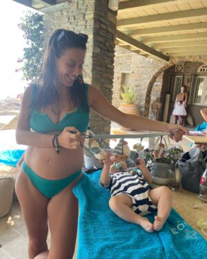 Vasiliki Troufakou Instagram - Και του χρόνου.🏝️

#thatsallfolks