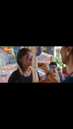 Veena Jagtap Instagram - सावली बदलेल का सौंदर्याची परिभाषा…?

‘सावळ्याची जणू सावली’
नवी मालिका…

#SavlyachiJanuSavali #ZeeMarathi #Newserial #promo #Saavalipromo #SaavaliTeaser #Savalipromo #Savaliteaser #Saavali #Savali