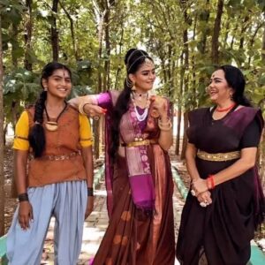 Veena Ponnappa Instagram - Viral Reels in Our Style

@veena_ponnappa_vnaa @chandrakala.mohan.official @ananya_vs_official 💃🥳🎉

#veena #veenaponnappa #udhoudhosrirenukayellamma #kannadaactress #instagram #enjoying #instareels #telugusongs #kannadaserial #starsuvarna #devara #trendingreels #opilagavenkatifolksong #actor #dance #viralreels #viralvideos #friends #dancechallenge #actorlife #trending #reelslovers #halfsaree #telugufolksongs #goodevening #topteluguvideos #telugureels #cute