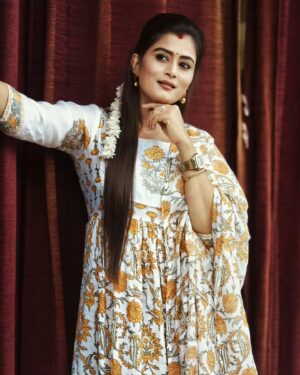 Veena Ponnappa Instagram - Being Traditional Never Goes Out of the Way @veena_ponnappa_vnaa 🌟🥰

#veena #veenaponnappa #ravoyichandama #kannadaactress  #smile #women #happyme #telugu #teluguserials #etvtelugu #elegant #teluguserial #goodnight #actor #homely #smilehappily #newlook #kannadaserials #smiling #actorlife #rudrani #traditional #white #cute #bubbly #salwar