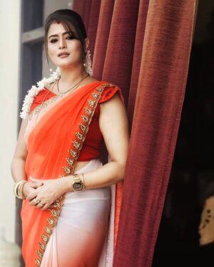 Veena Ponnappa Instagram - In a World full of Dreams, I still wish to remain Classic @veena_ponnappa_vnaa 💫🥰

#veena #veenaponnappa #instafamily #kannadaactress #friday #enjoying #happyme #telugu #teluguserials #etvtelugu #beingme #teluguserial #sandalwood #actor #homely #smilehappily #sareelover #kannadaserials #traditional #actorlife #mandatory #traditional #redlove #cute #saree #sareelove