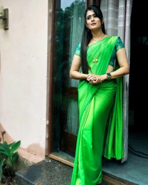 Veena Ponnappa Instagram - Lost in Dreams with the Finesse of Tradition 
@veena_ponnappa_vnaa ✨️❤️

#veena #veenaponnappa #instafamily #kannadaactress #monday #enjoying #happyme #telugu #teluguserials #etvtelugu #beingme #teluguserial #sandalwood #actor #homely #smilehappily #sareelover #kannadaserials #smiling #actorlife #mandatory #traditional #green #cute #bubbly #sareelove