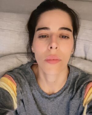 Verónica Bravo Instagram - Este mes cumplí 35. Déjenme en paz.