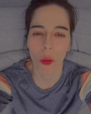 Verónica Bravo Instagram - Este mes cumplí 35. Déjenme en paz.