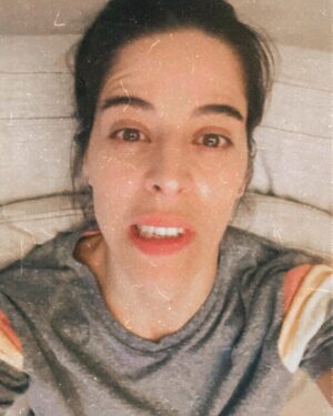Verónica Bravo Instagram - Este mes cumplí 35. Déjenme en paz.