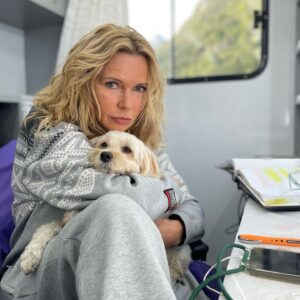 Veronica Ferres Instagram - Die beste Helferin am Set! 🐶 🎥 #lovemyjob