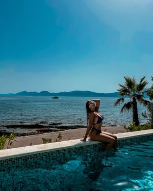 Veronika Nízlová Instagram - Posledny den v raji💙☀️🙏🏻 Inak, Tatus Matus @matuskolarovsky je aj celkom dobry fotograf, co poviete? 😅🌴🌊