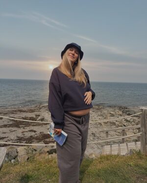Victoria Charlton Instagram - My Pregnancy Era 🩵✨