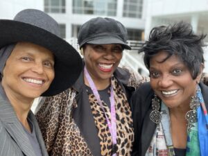 Victoria Rowell Instagram - Art & Influence Fellowship w/ the great, meritorious artist, teacher, Professor Amalia Amaki and legendary actress @annamariahorsford #TheHighMuseum @TheDeanCollection